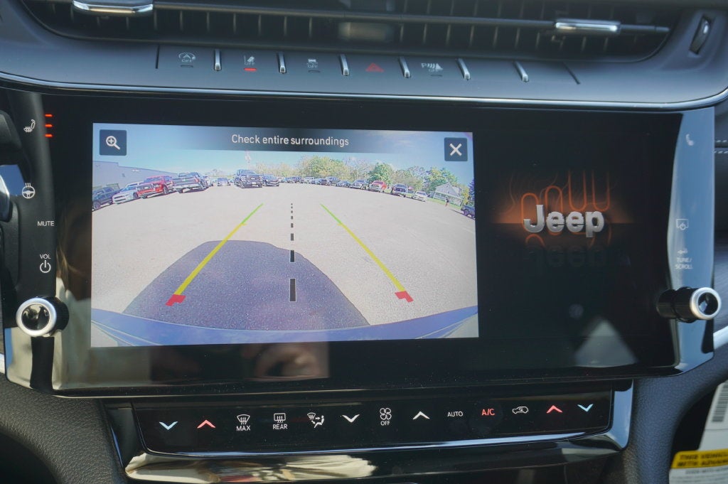 2027 Jeep Grand Cherokee GRAND CHEROKEE LAREDO ALTITUDE 4X4