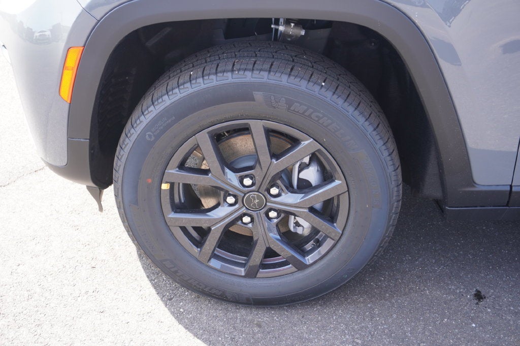 2027 Jeep Grand Cherokee GRAND CHEROKEE LAREDO ALTITUDE 4X4