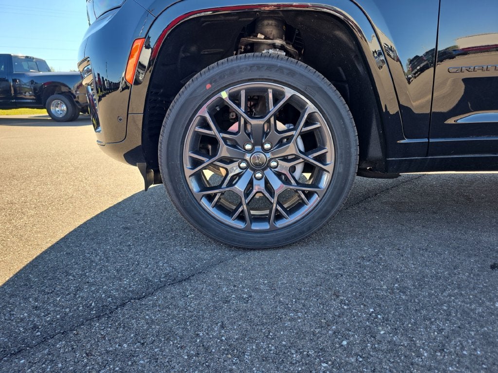 2027 Jeep Grand Cherokee GRAND CHEROKEE SUMMIT 4X4