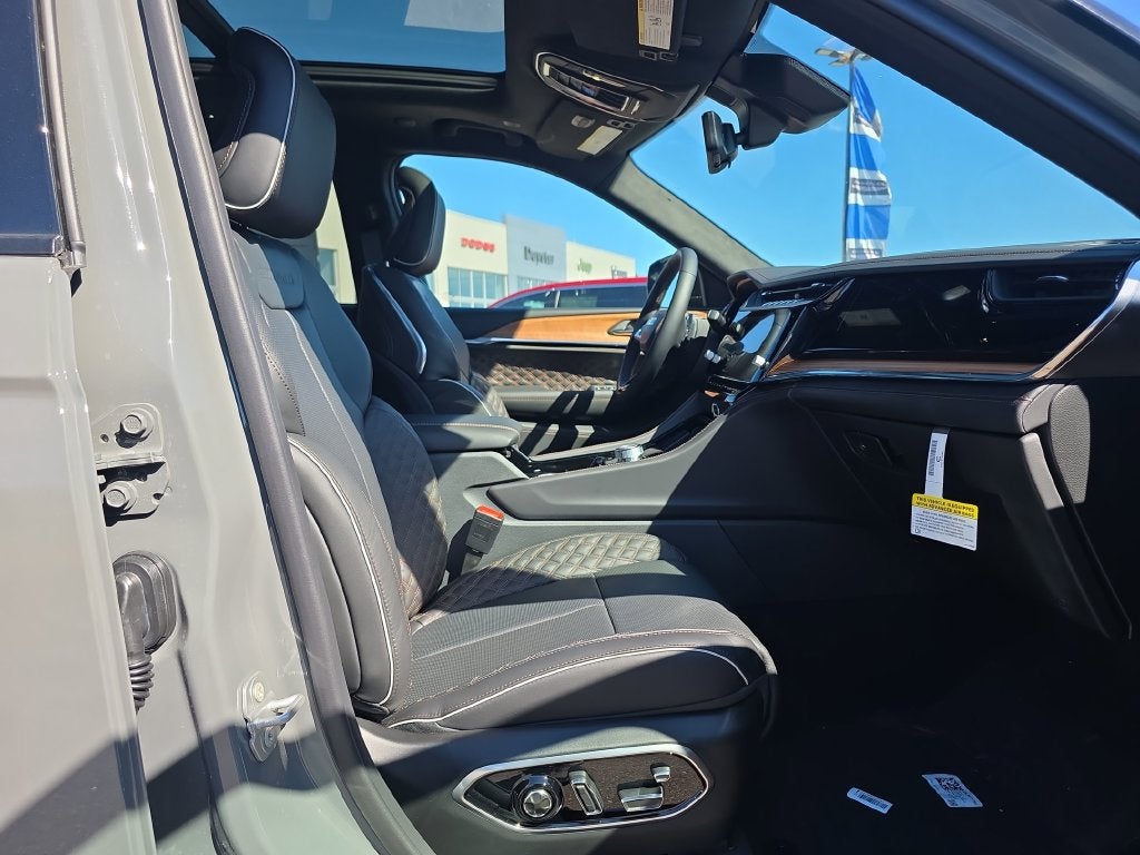 2027 Jeep Grand Cherokee GRAND CHEROKEE SUMMIT 4X4