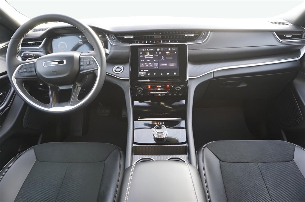 2025 Jeep Grand Cherokee GRAND CHEROKEE L ALTITUDE 4X4