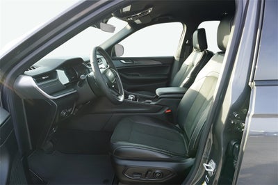 2025 Jeep Grand Cherokee GRAND CHEROKEE L ALTITUDE 4X4