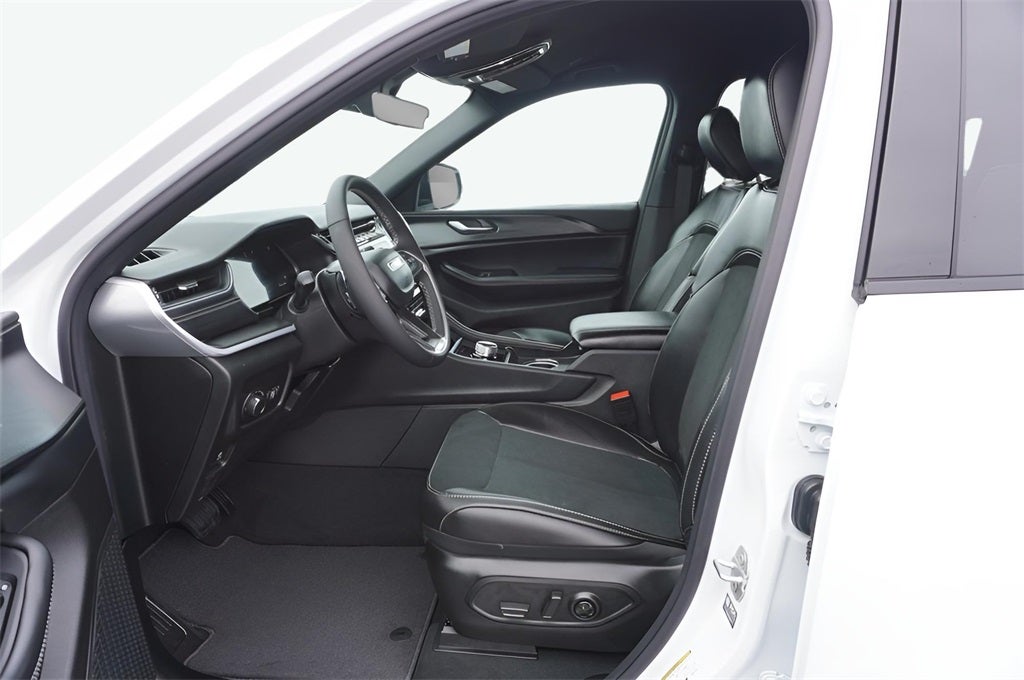 2025 Jeep Grand Cherokee GRAND CHEROKEE L ALTITUDE 4X4