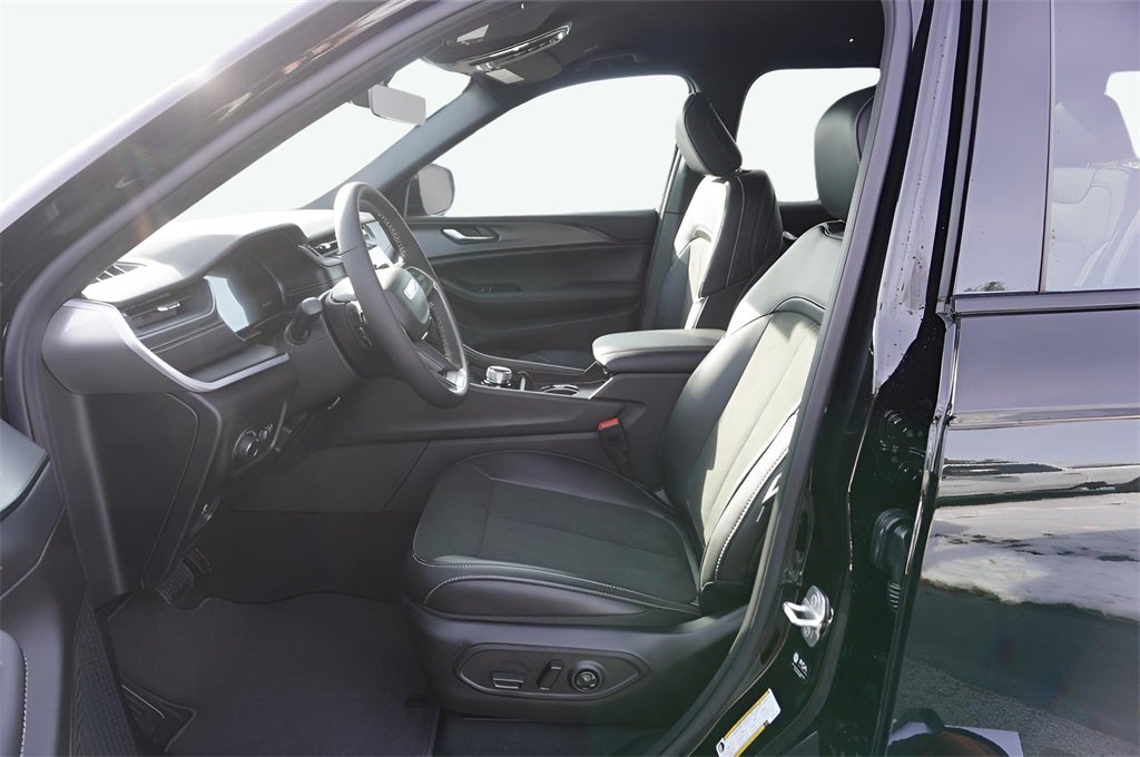 2025 Jeep Grand Cherokee GRAND CHEROKEE L ALTITUDE 4X4