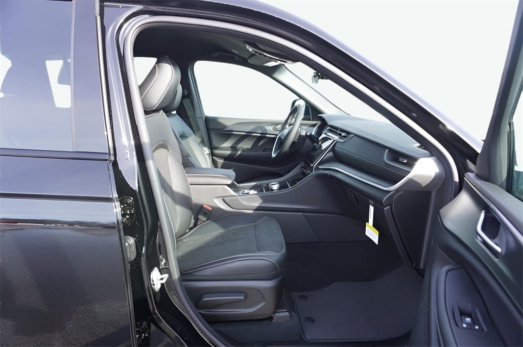 2025 Jeep Grand Cherokee GRAND CHEROKEE L ALTITUDE 4X4