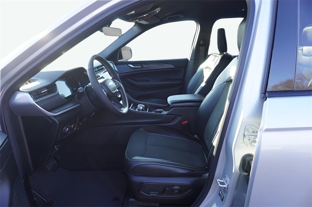 2025 Jeep Grand Cherokee GRAND CHEROKEE L ALTITUDE 4X4