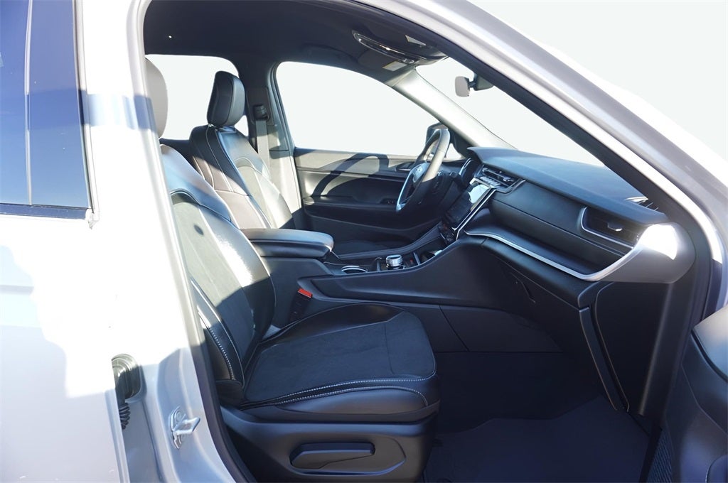 2025 Jeep Grand Cherokee GRAND CHEROKEE L ALTITUDE 4X4