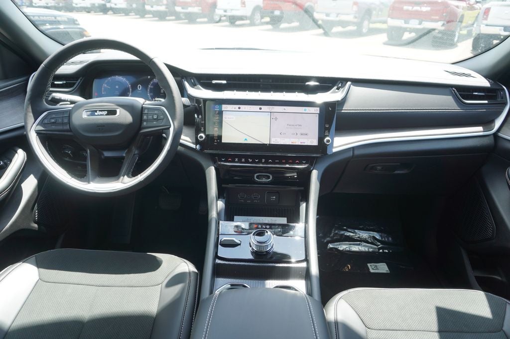 2026 Jeep Grand Cherokee GRAND CHEROKEE L LAREDO ALTITUDE 4X4
