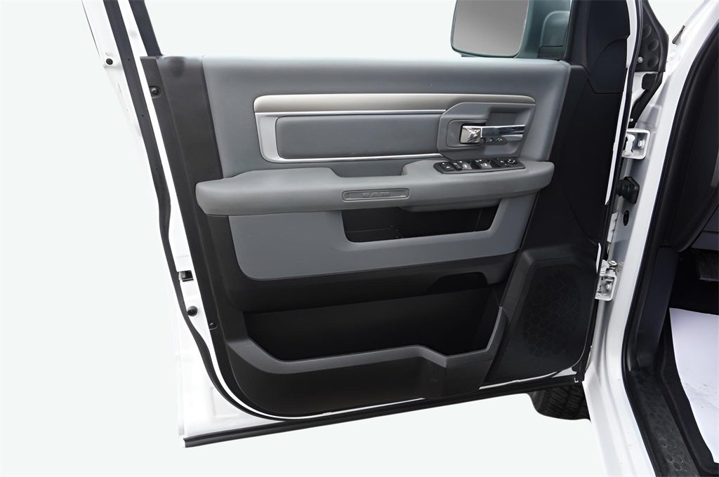 2019 RAM 1500 Classic Lone Star Crew Cab 4x4 5'7' Box