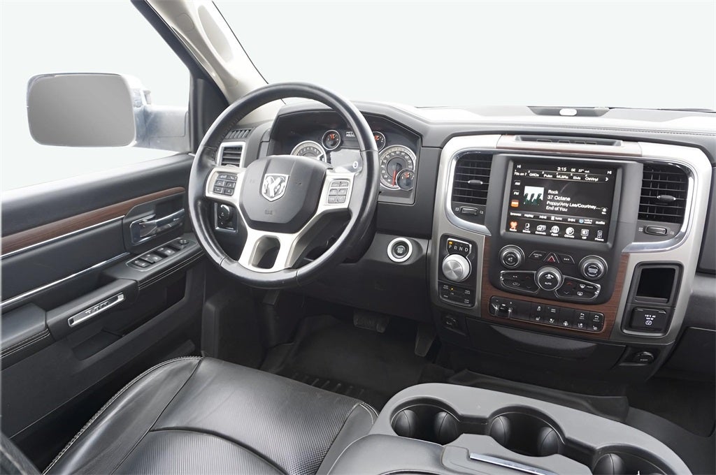 2017 RAM 1500 Laramie Crew Cab 4x4 6'4' Box