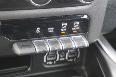 2020 RAM 1500 Big Horn Crew Cab 4x4 5'7' Box