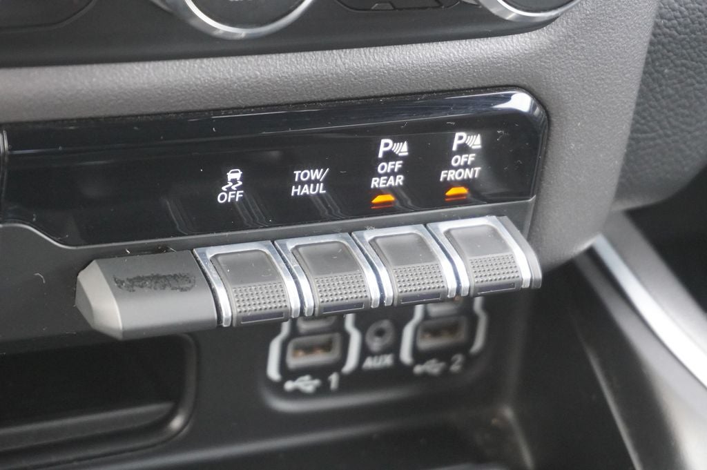 2020 RAM 1500 Big Horn Crew Cab 4x4 5'7' Box