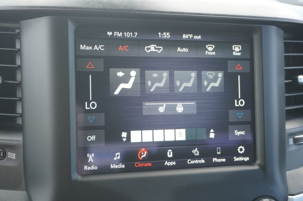 2020 RAM 1500 Big Horn Crew Cab 4x4 5'7' Box