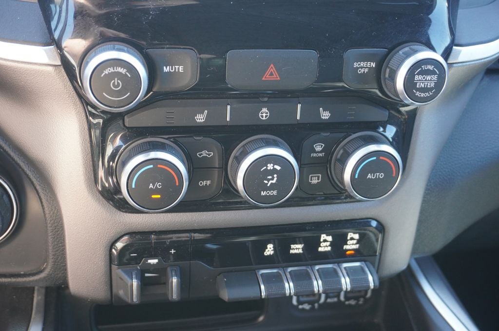 2020 RAM 1500 Big Horn Crew Cab 4x4 5'7' Box