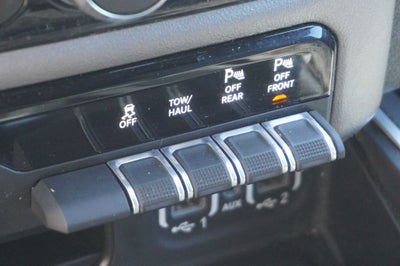 2020 RAM 1500 Big Horn Crew Cab 4x4 5'7' Box