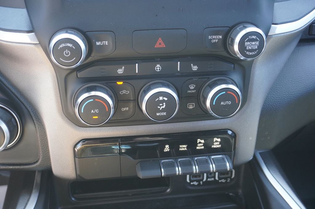 2020 RAM 1500 Big Horn Crew Cab 4x4 5'7' Box