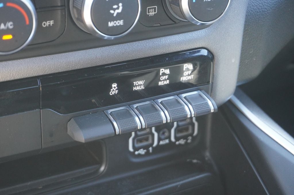 2020 RAM 1500 Big Horn Crew Cab 4x4 5'7' Box