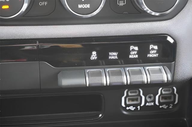 2021 RAM 1500 Big Horn Crew Cab 4x4 5'7' Box