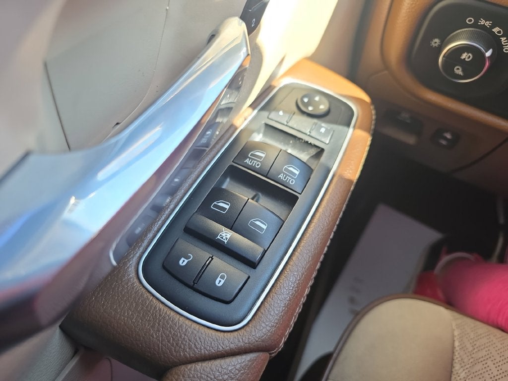 2019 RAM 1500 Laramie Crew Cab 4x4 5'7' Box
