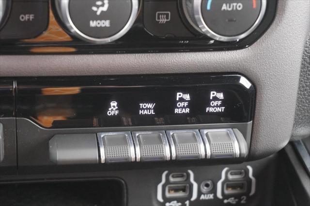 2022 RAM 1500 Laramie Crew Cab 4x4 5'7' Box