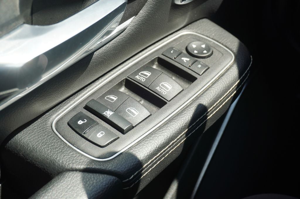 2023 RAM 1500 Laramie Crew Cab 4x4 5'7' Box