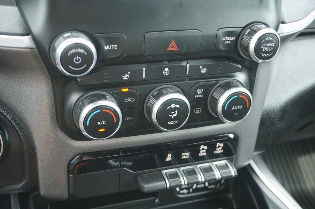 2022 RAM 1500 Big Horn Crew Cab 4x4 6'4' Box