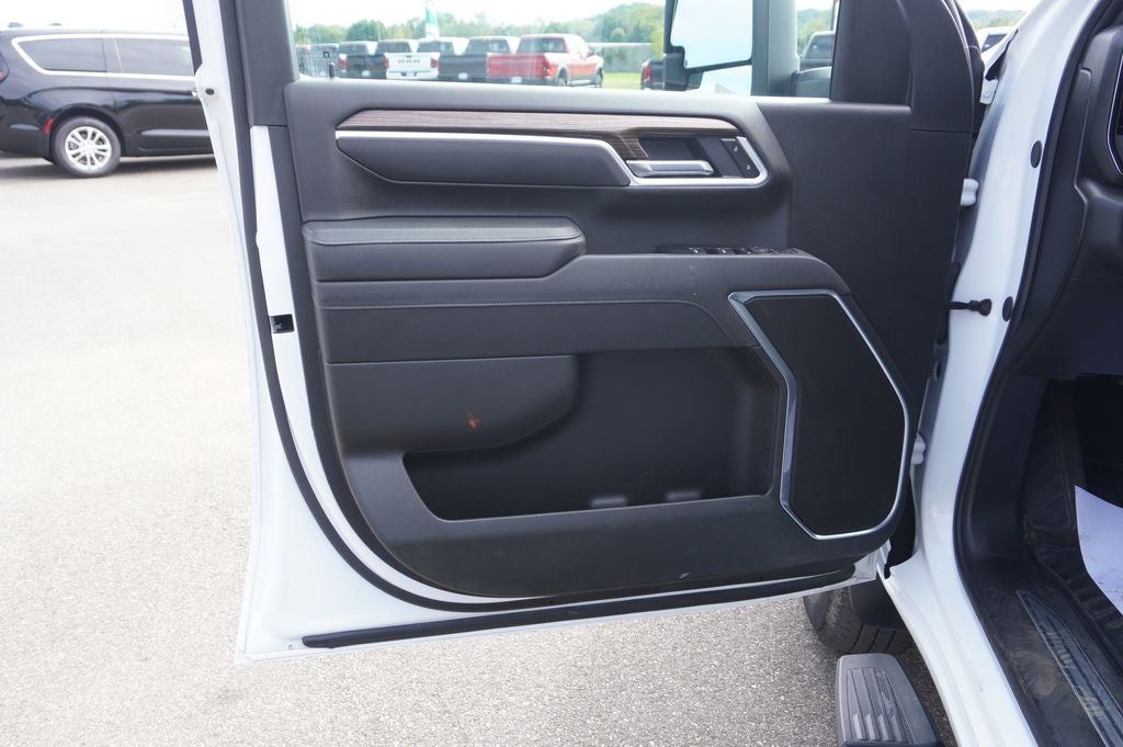 2025 Chevrolet Silverado 3500HD 4WD Crew Cab Long Bed LT