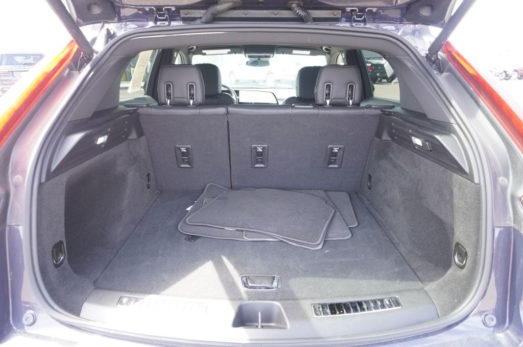 2025 Cadillac XT4 AWD Premium Luxury