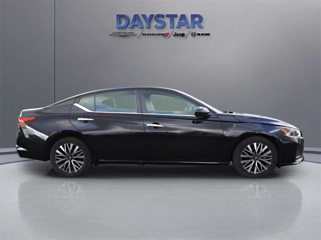 2023 Nissan Altima SV FWD