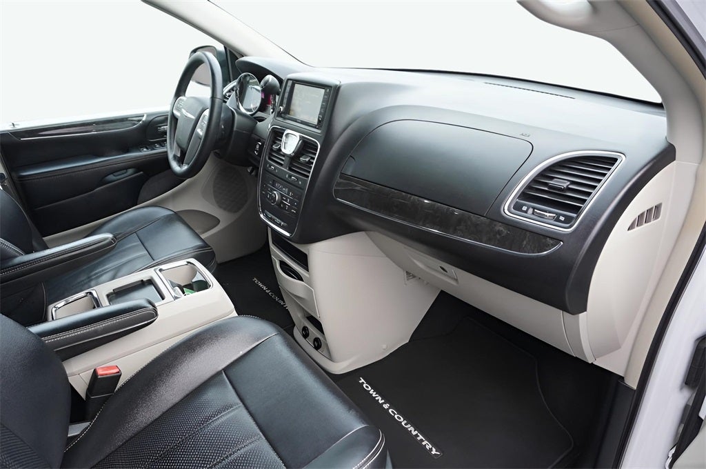 2015 Chrysler Town & Country Touring-L