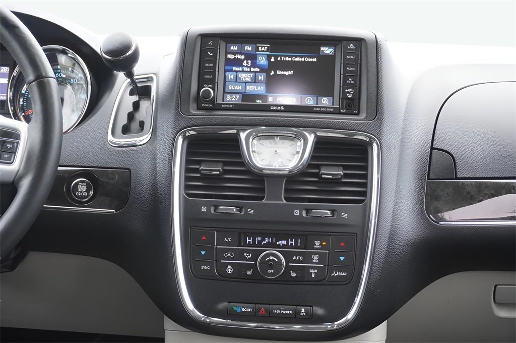 2015 Chrysler Town & Country Touring-L