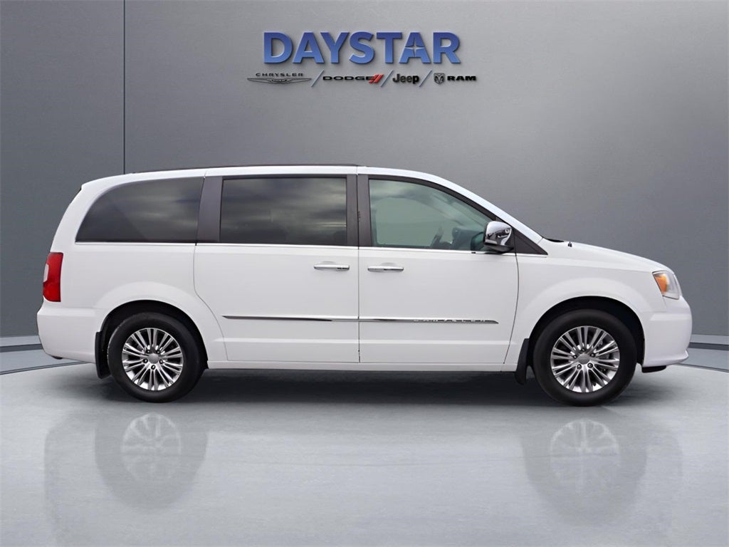 2015 Chrysler Town & Country Touring-L