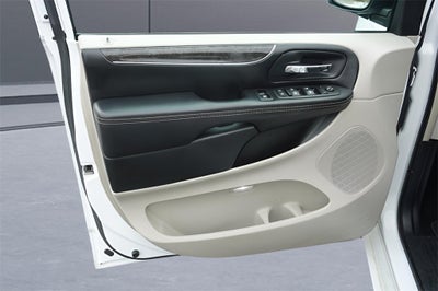 2015 Chrysler Town & Country Touring-L