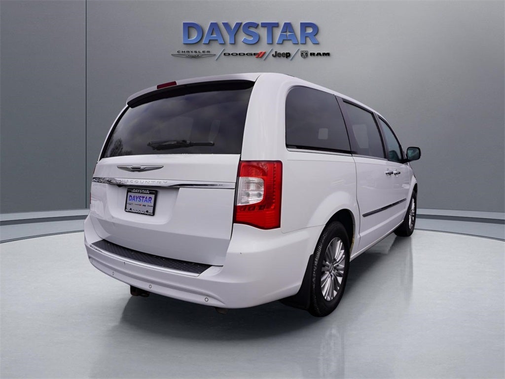 2015 Chrysler Town & Country Touring-L