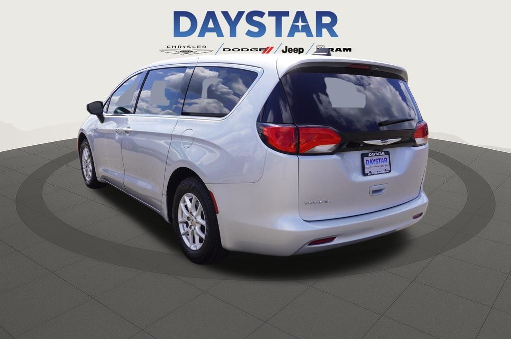 2023 Chrysler Voyager LX