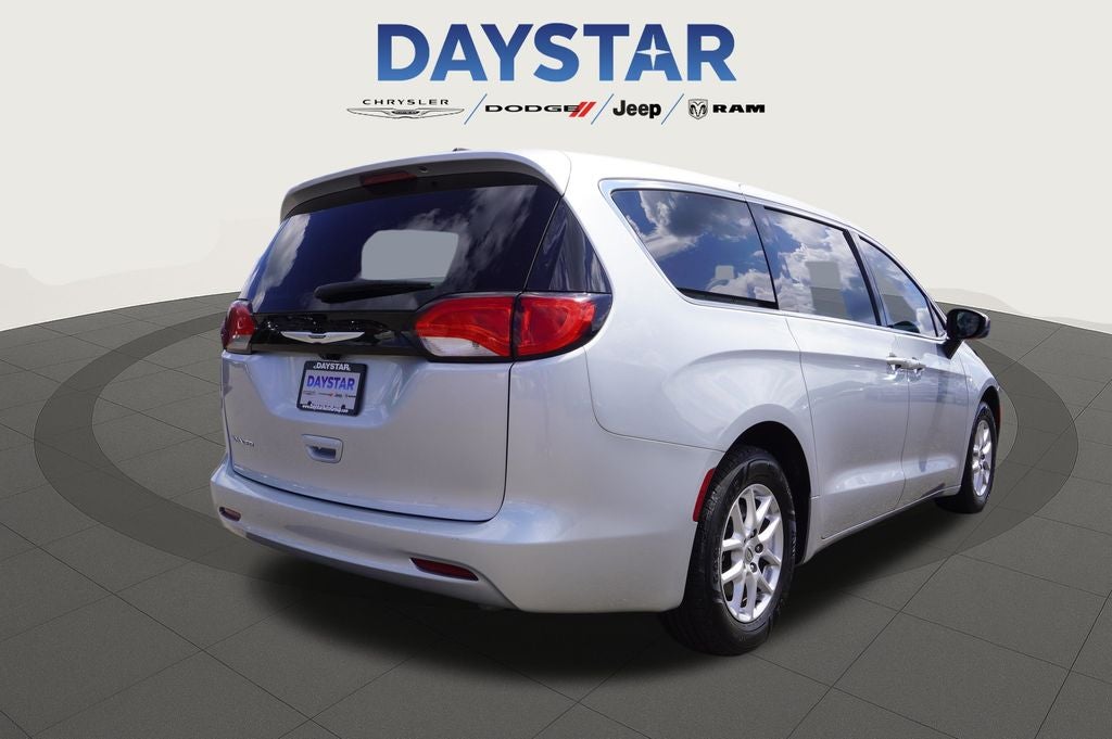 2023 Chrysler Voyager LX