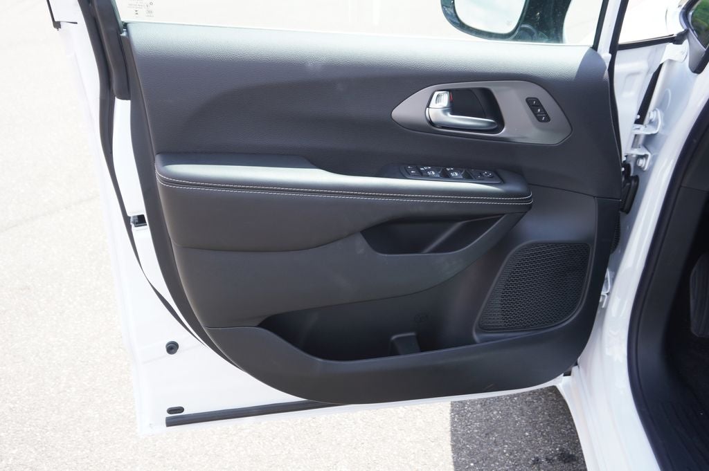 2027 Chrysler Pacifica PACIFICA SELECT AWD