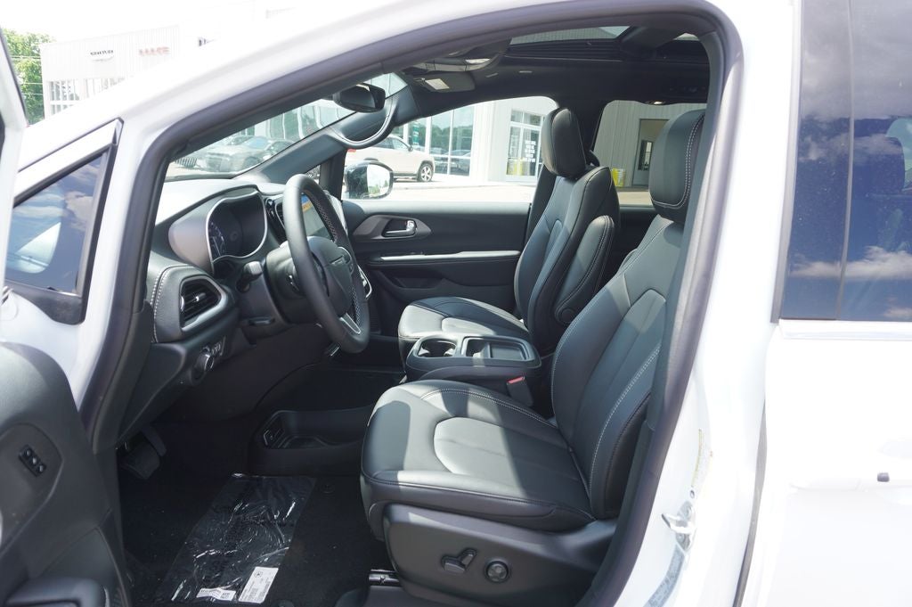2027 Chrysler Pacifica PACIFICA SELECT AWD