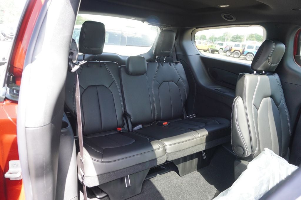 2027 Chrysler Pacifica PACIFICA SELECT AWD