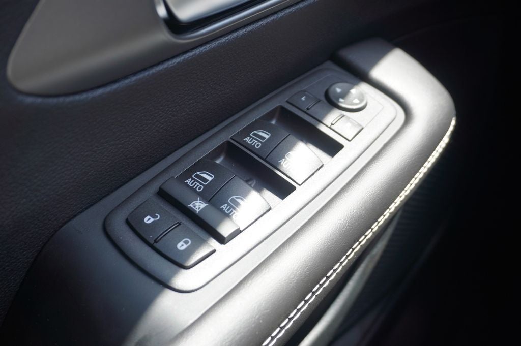 2027 Chrysler Pacifica PACIFICA SELECT AWD