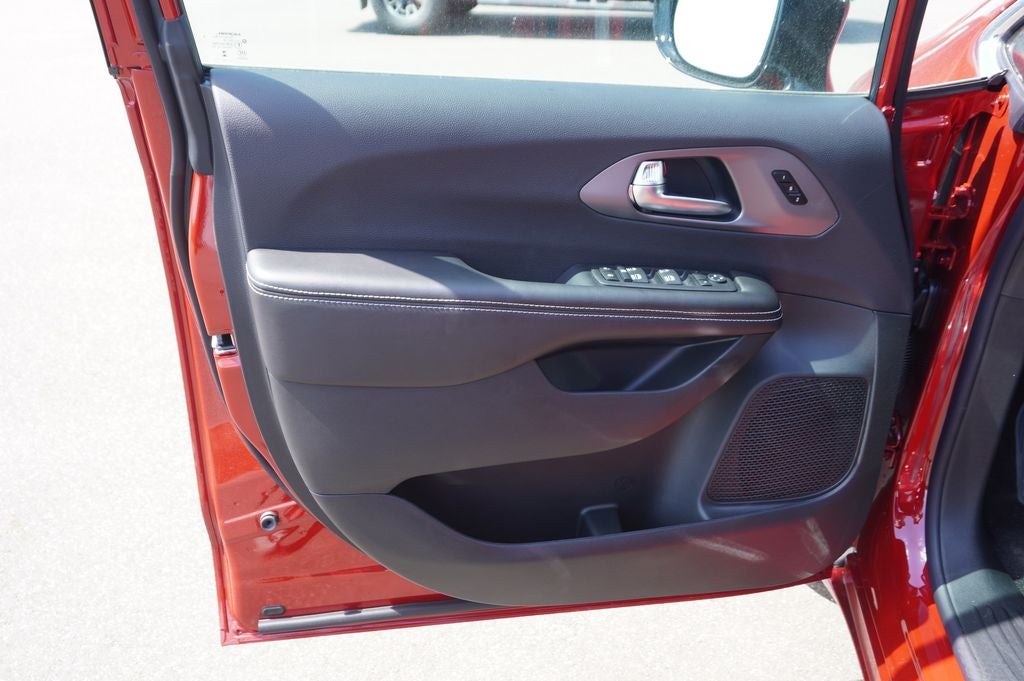 2027 Chrysler Pacifica PACIFICA SELECT AWD