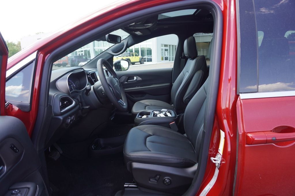2027 Chrysler Pacifica PACIFICA SELECT AWD