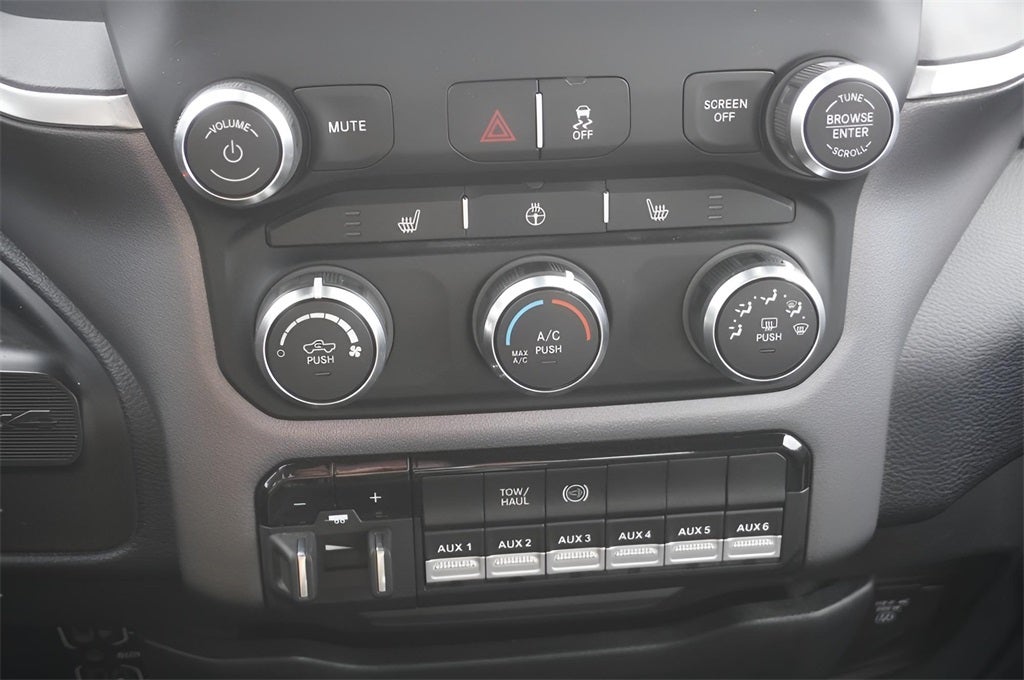 2022 RAM 3500 Big Horn Regular Cab 4x4 8' Box