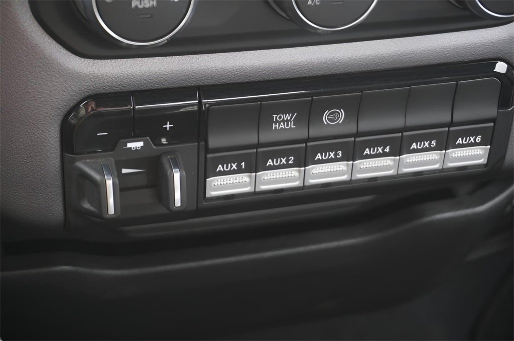 2022 RAM 3500 Big Horn Regular Cab 4x4 8' Box