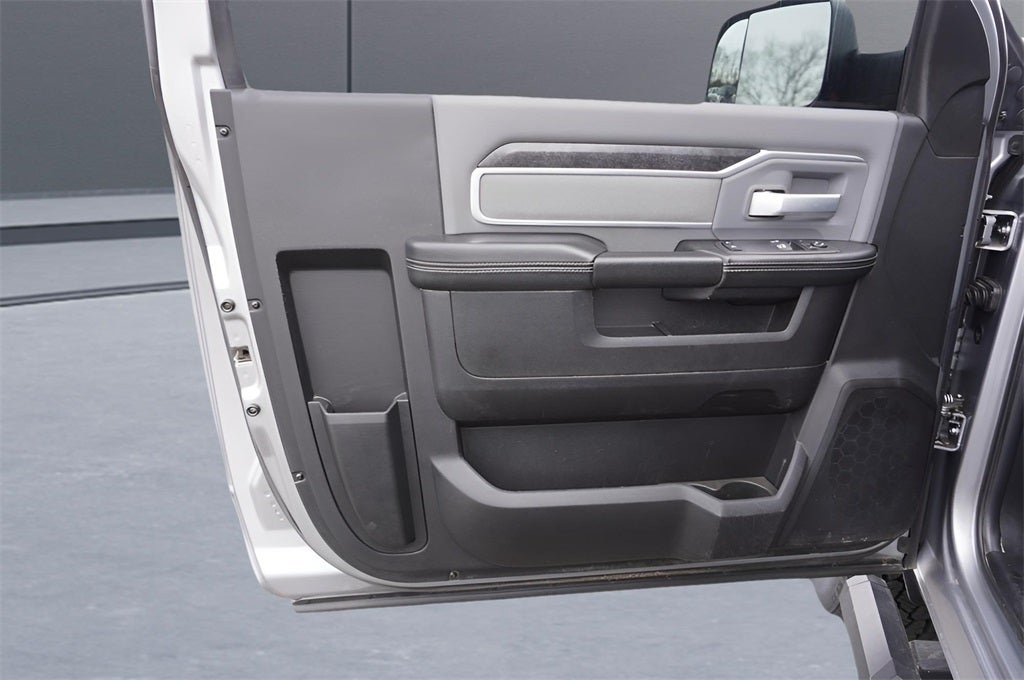 2022 RAM 3500 Big Horn Regular Cab 4x4 8' Box