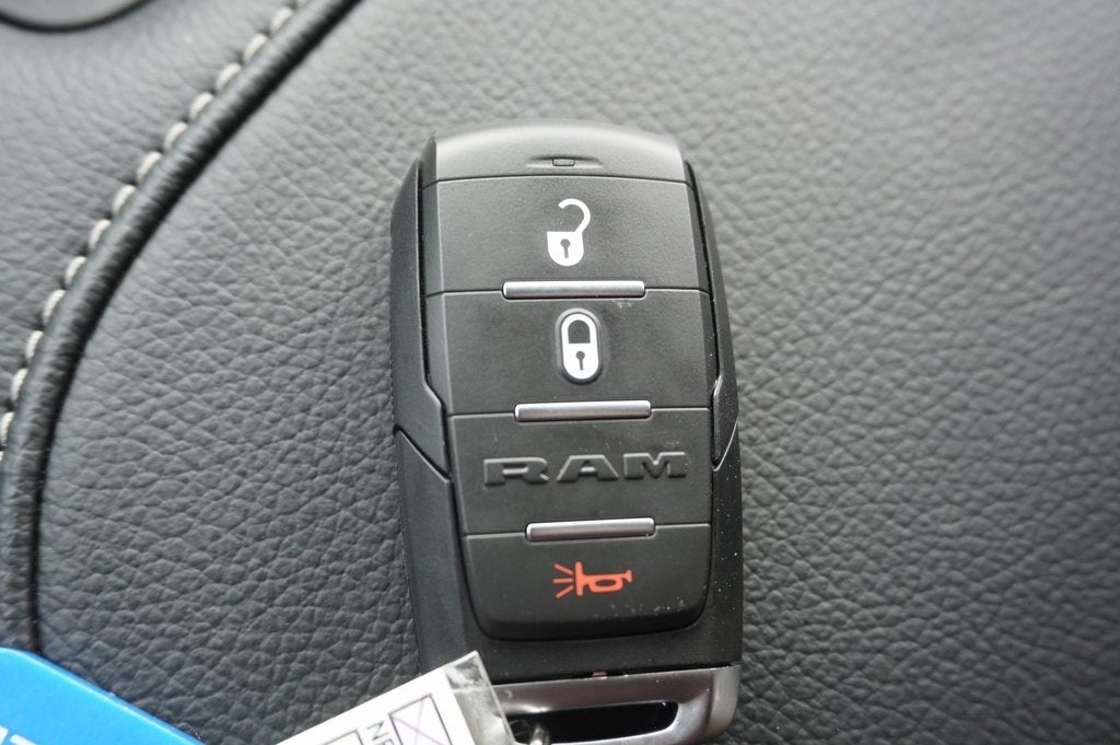 2026 RAM Ram 3500 RAM 3500 TRADESMAN CREW CAB 4X4 6'4' BOX