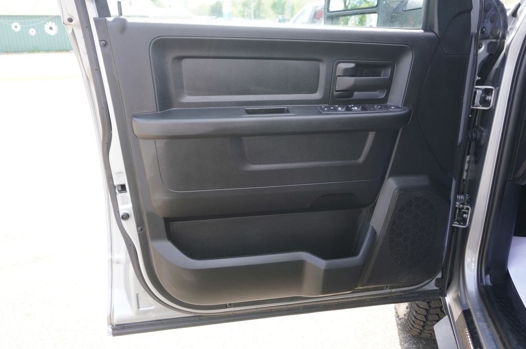 2024 RAM 3500 Tradesman Crew Cab 4x4 6'4' Box