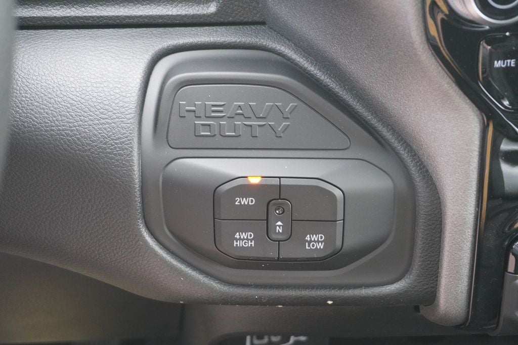 2026 RAM Ram 2500 RAM 2500 BLACK EXPRESS CREW CAB 4X4 6'4' BOX