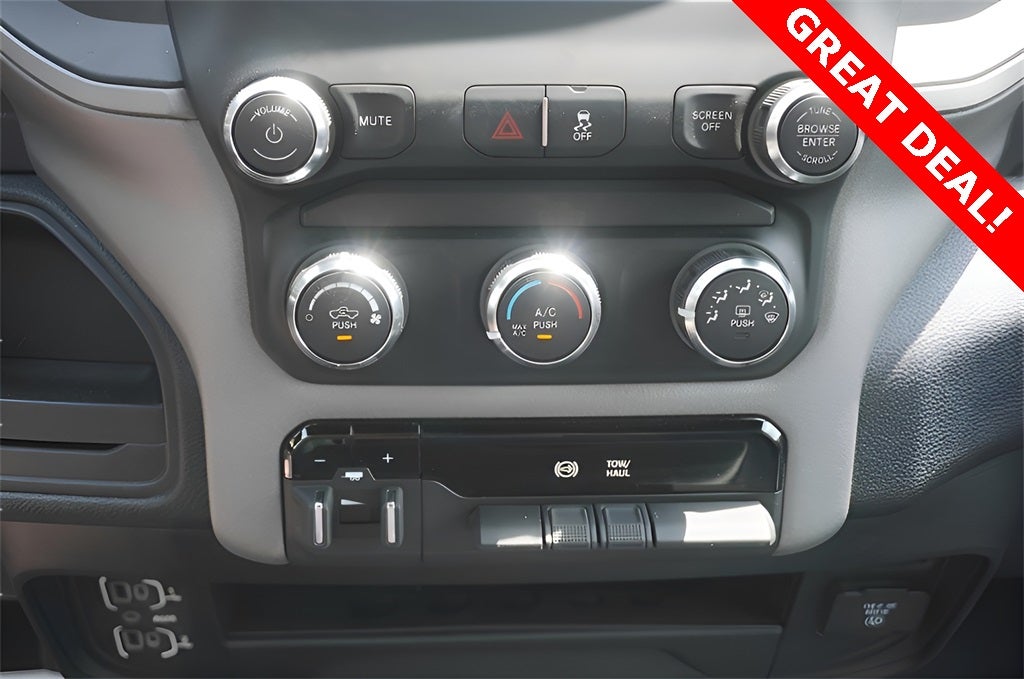 2024 RAM 2500 Tradesman Crew Cab 4x4 6'4' Box