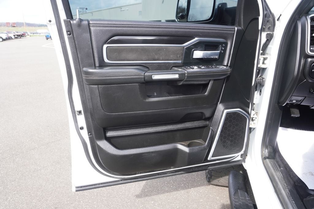 2019 RAM 2500 Laramie Crew Cab 4x4 6'4' Box